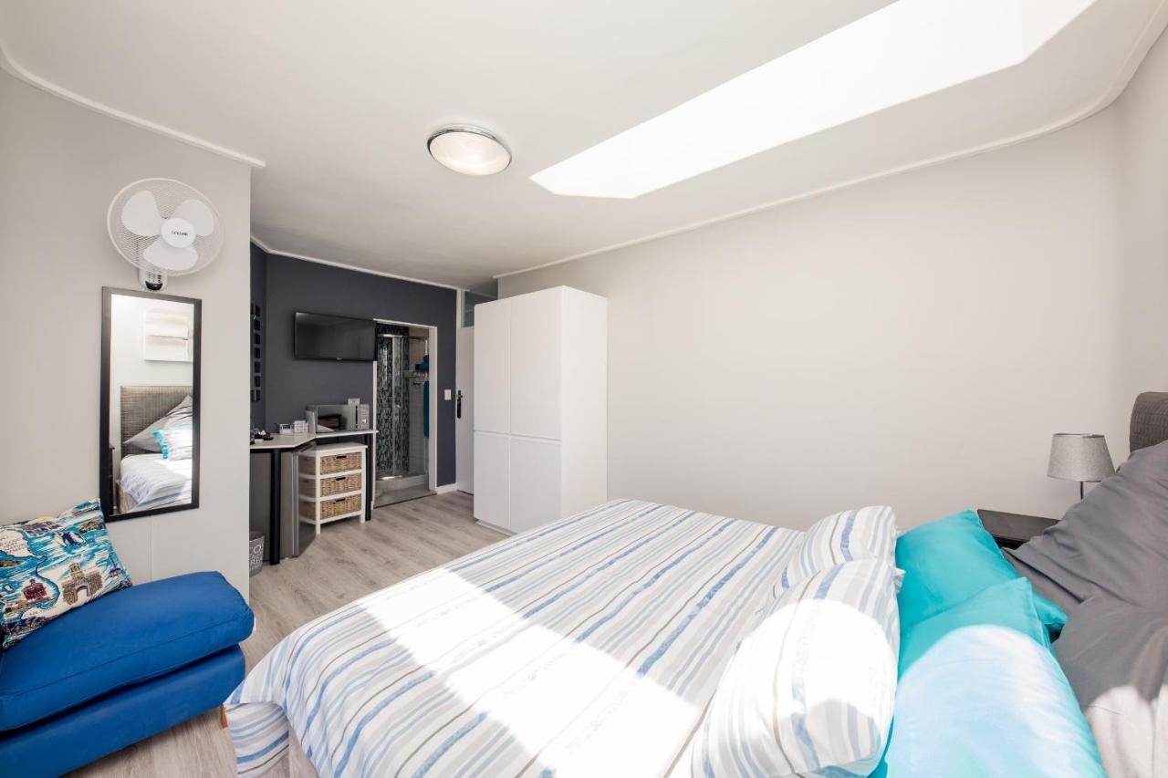 Big Blue Accommodation Bloubergstrand Exterior photo